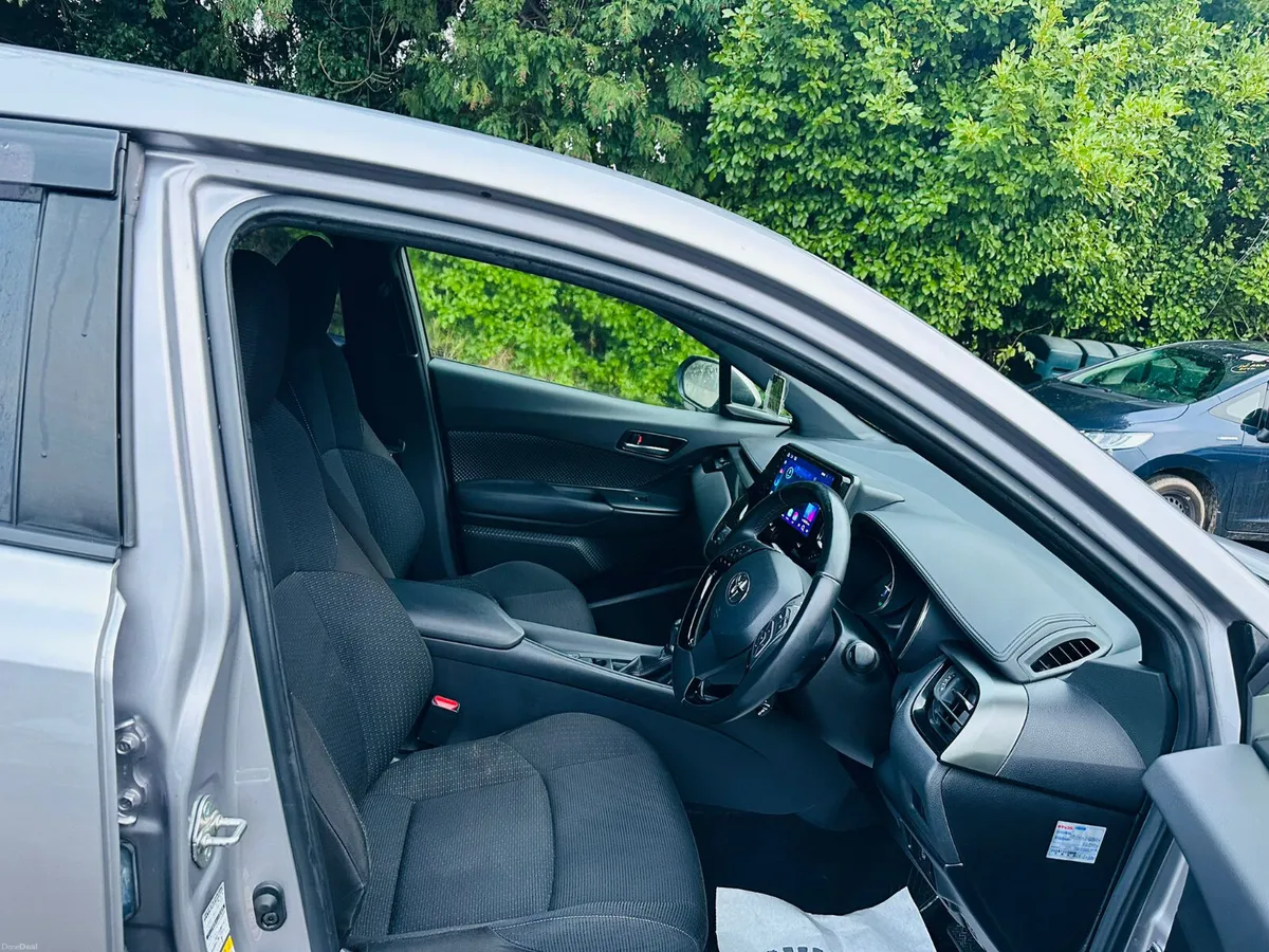 TOYOTA C-HR 2019  PETROL HYBRID  AUTOMATIC 🔥 - Image 5