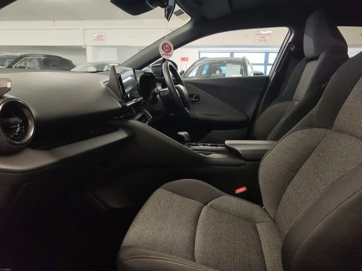 Toyota C-HR PHEV SPORT - Image 6