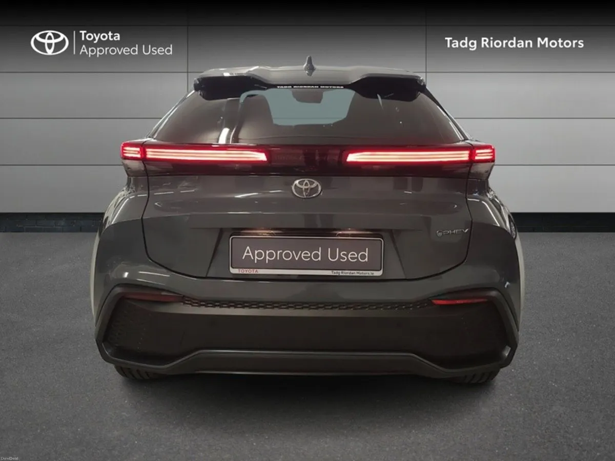 Toyota C-HR PHEV SPORT - Image 4