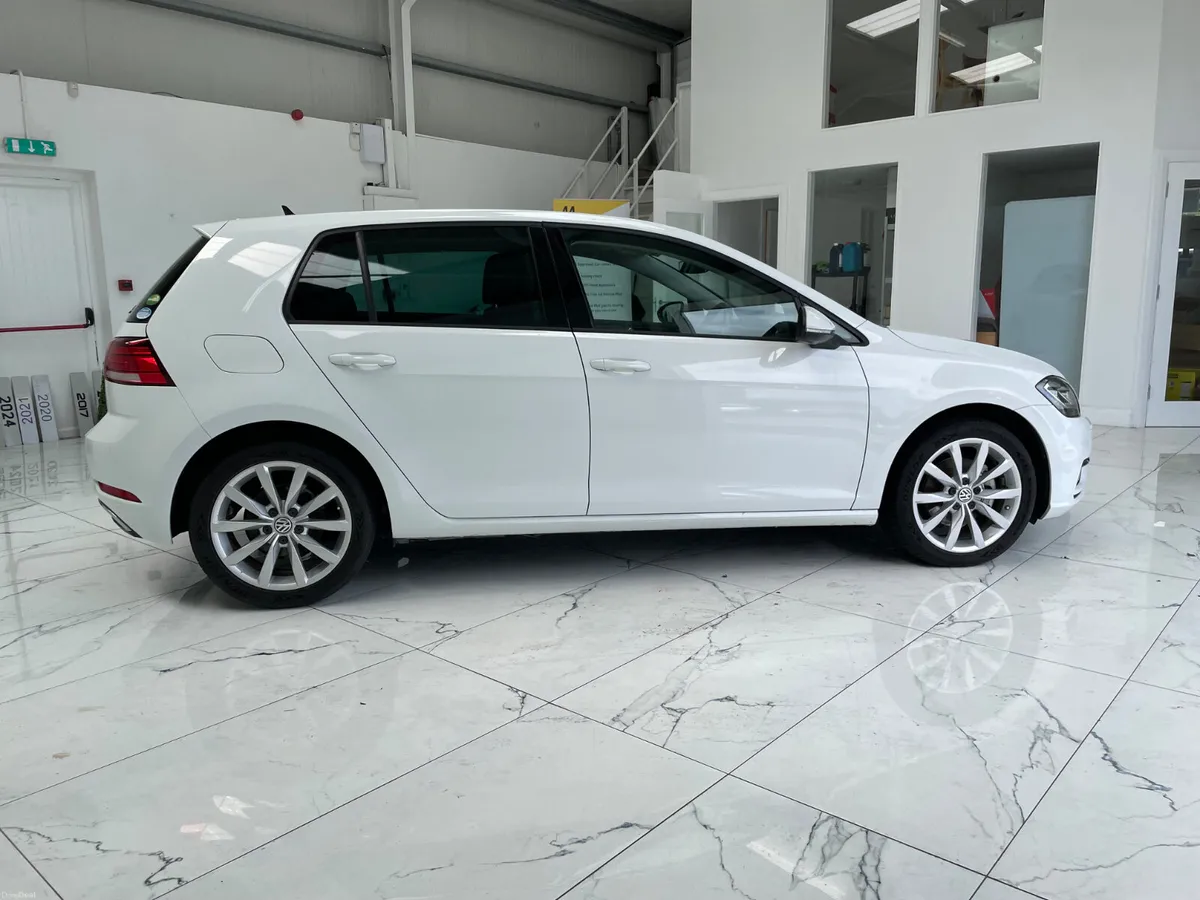 2019 Volkswagen Golf - Image 2