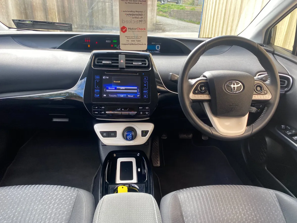 Toyota Prius 2017//LUXURY EDITION/// - Image 6