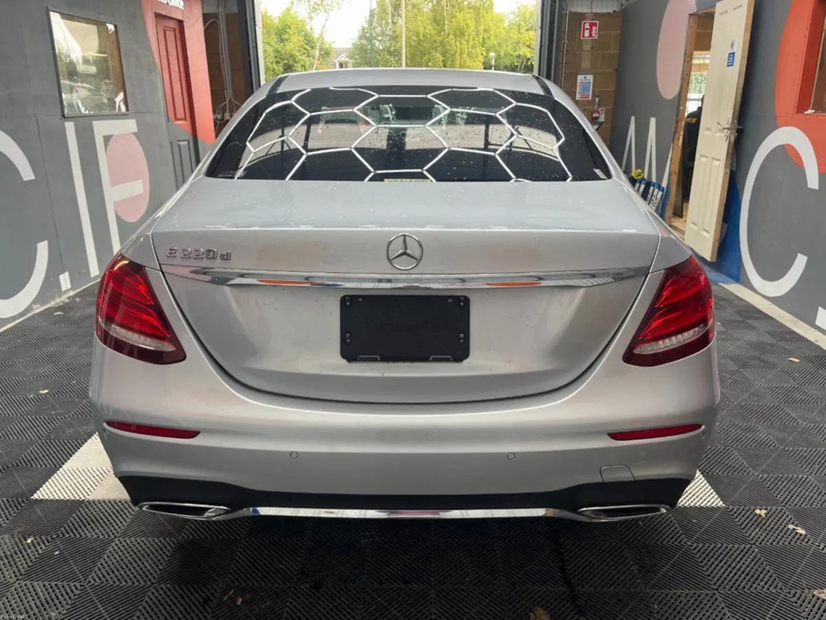 Mercedes-Benz E-Class 9 MERCEDES-BENZ E-CLASS 4D E - Image 3