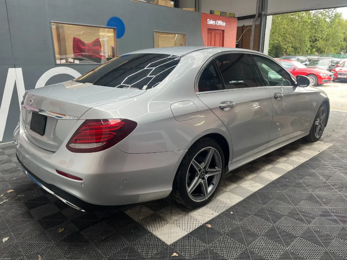 Mercedes-Benz E-Class 9 MERCEDES-BENZ E-CLASS 4D E - Image 4