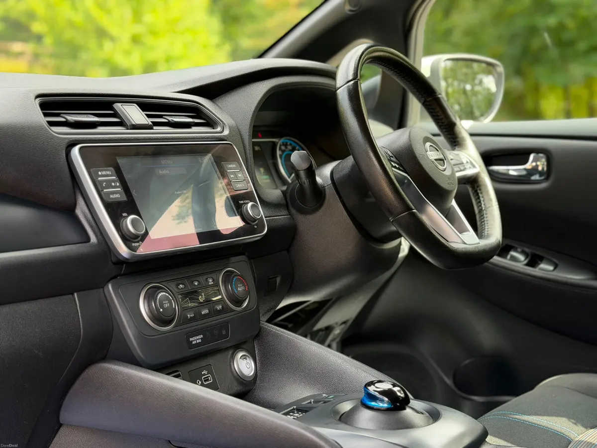 2023 Nissan Leaf SV 62 kWh long range - Image 6