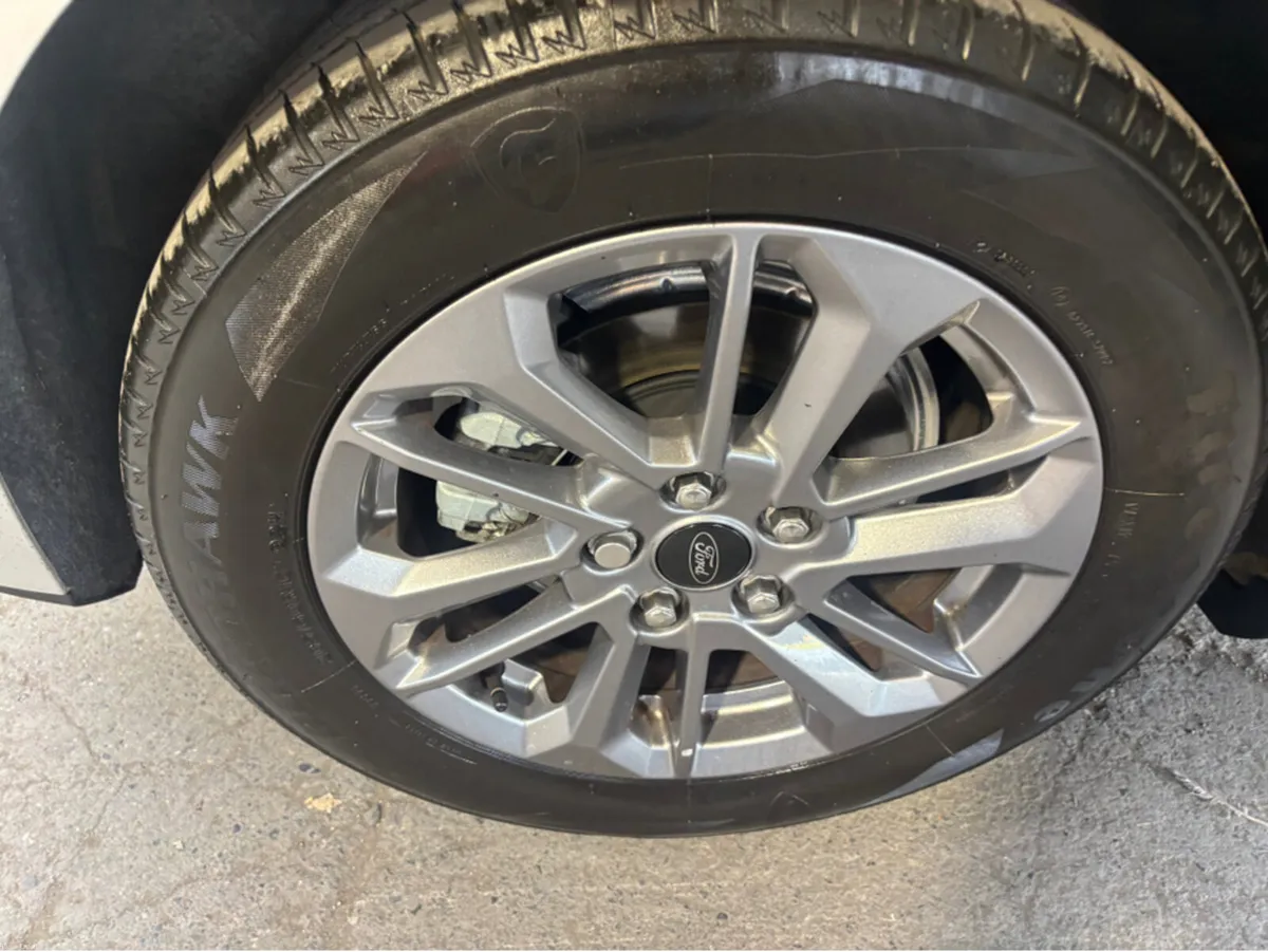 Ford Focus TITANIUM 1.0T 125 M6 4DR - Image 4