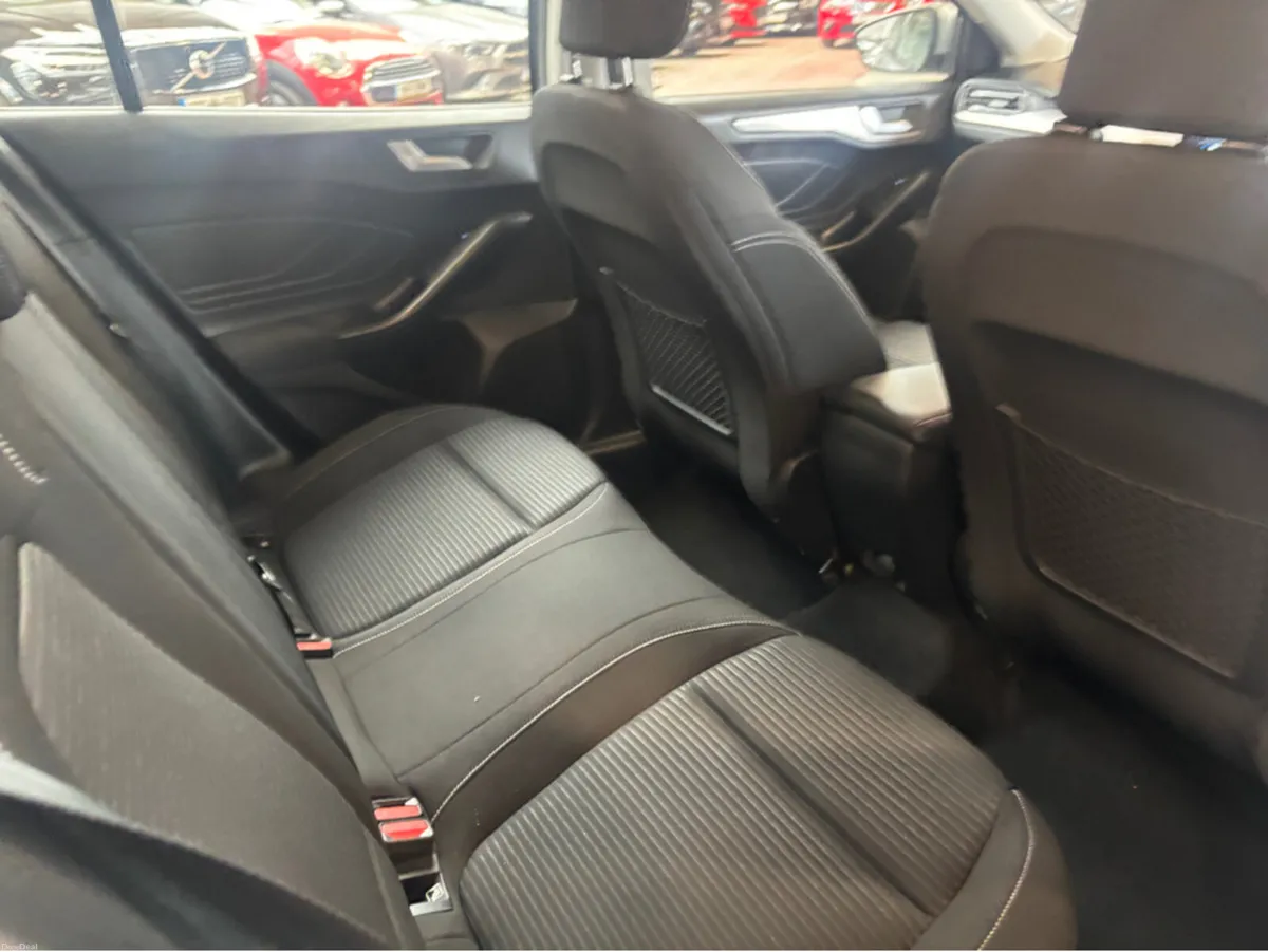 Ford Focus TITANIUM 1.0T 125 M6 4DR - Image 5