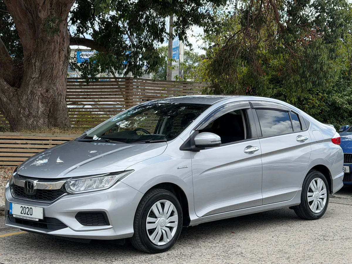 2020 Honda Grace..2 keys. WARRANTY INCLUDED - Image 2