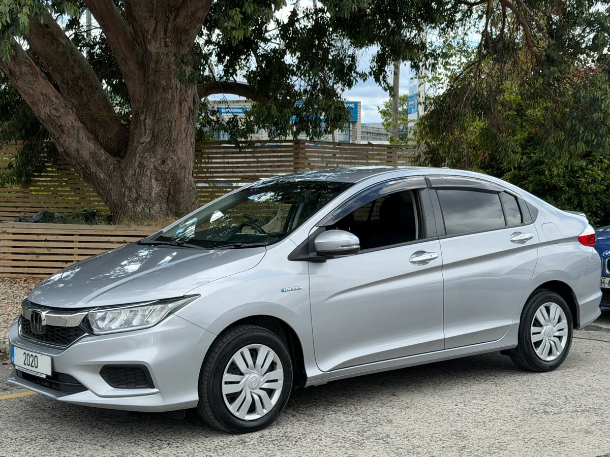 2020 Honda Grace..2 keys. WARRANTY INCLUDED - Image 3