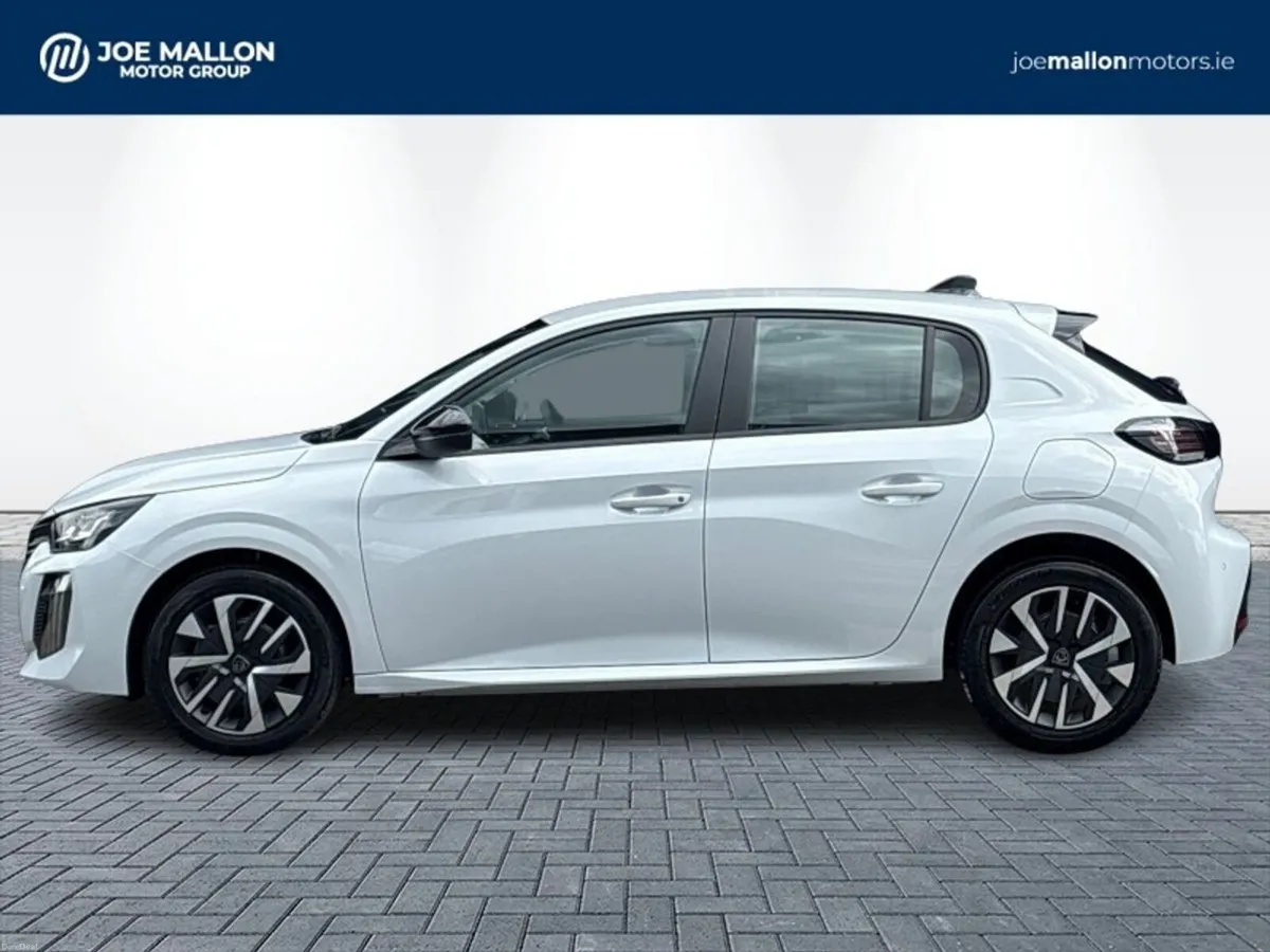 Peugeot 208 Petrol Turbo 100bhp Style ** Amazing V - Image 4