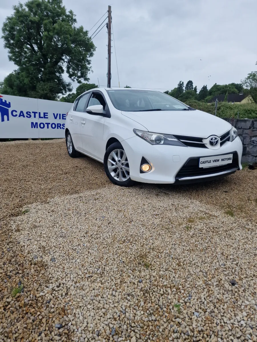 13 Toyota Auris 1.3 Petrol Mint €7995 - Image 1