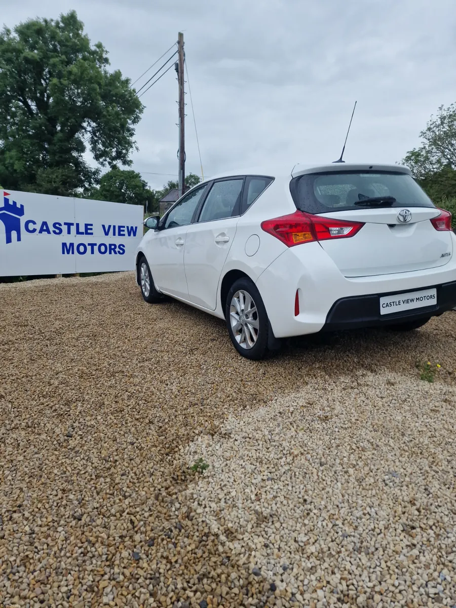 13 Toyota Auris 1.3 Petrol Mint €7995 - Image 4