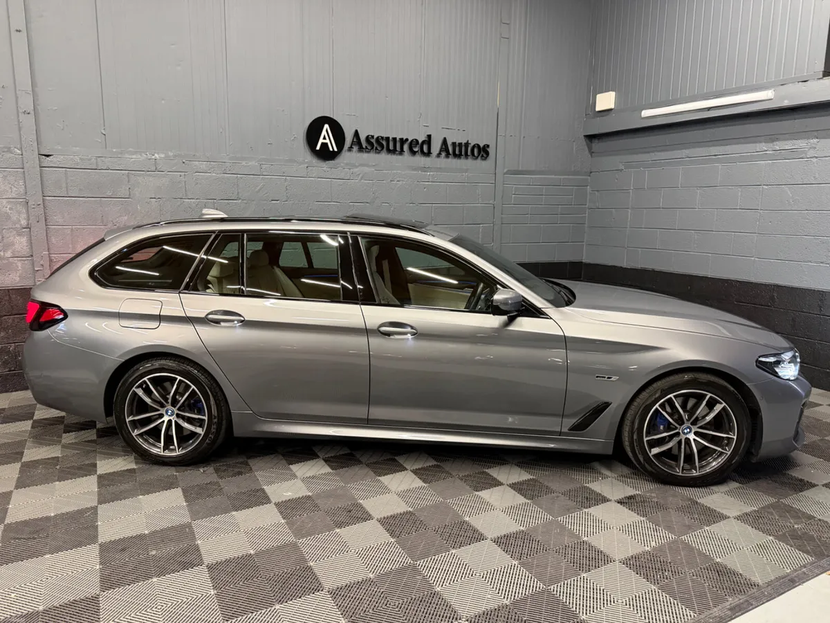 231 BMW 530E  M-Sport Touring/Pan Roof - Image 2