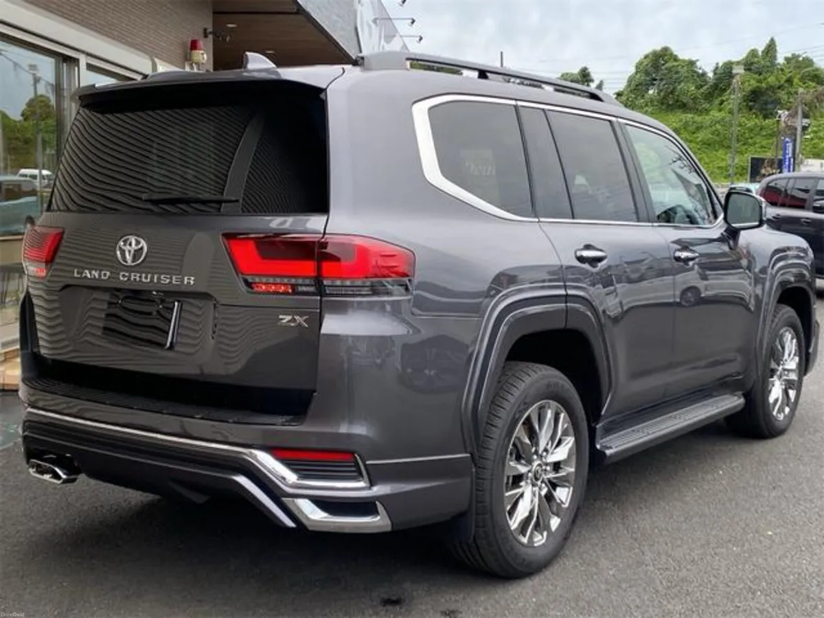 2025 Toyota Landcruiser LC300 Amazon ZX 3.3 Diesel - Image 4