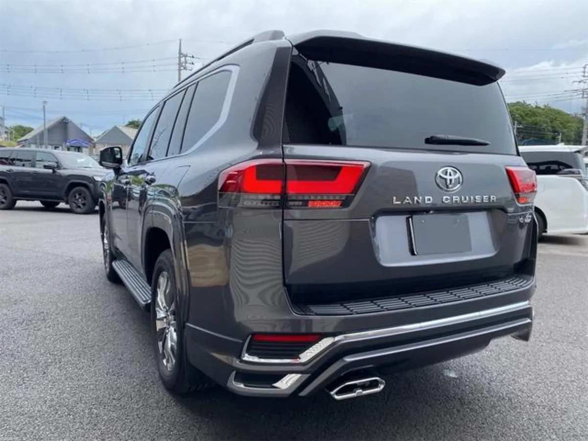 2025 Toyota Landcruiser LC300 Amazon ZX 3.3 Diesel - Image 6