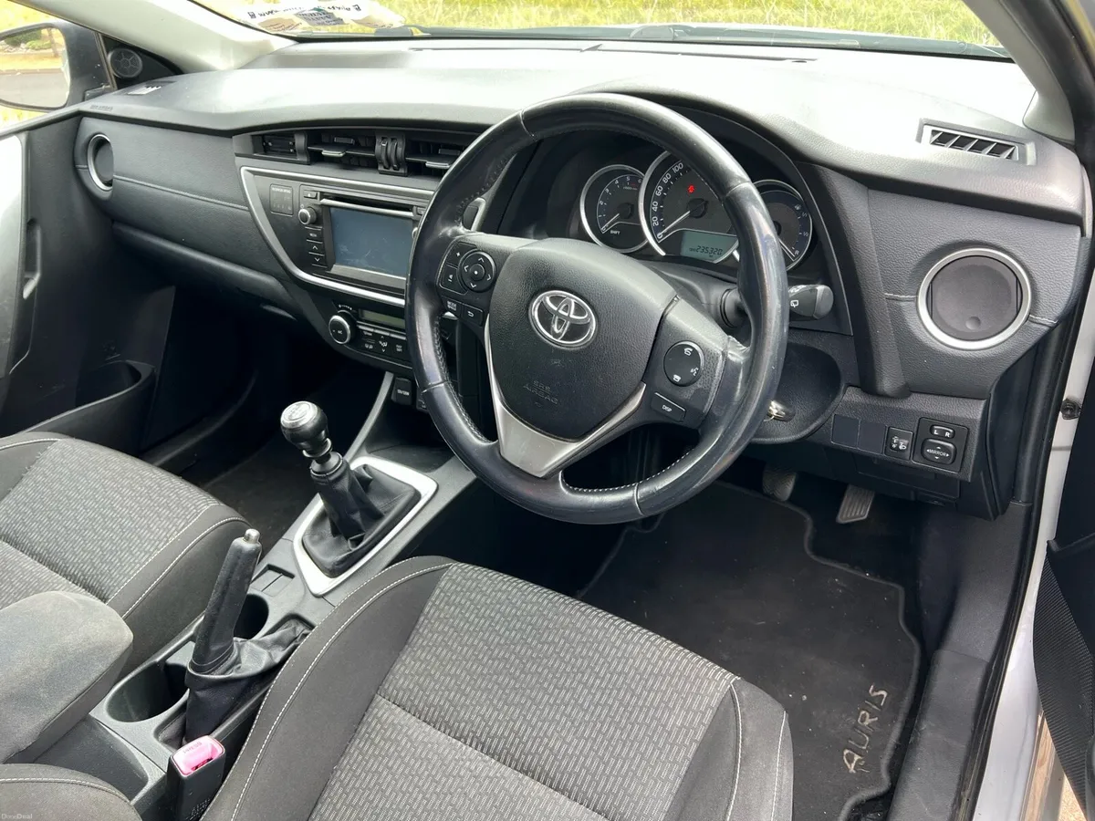 Toyota Auris 1.4 diesel SOL Estate - Image 5