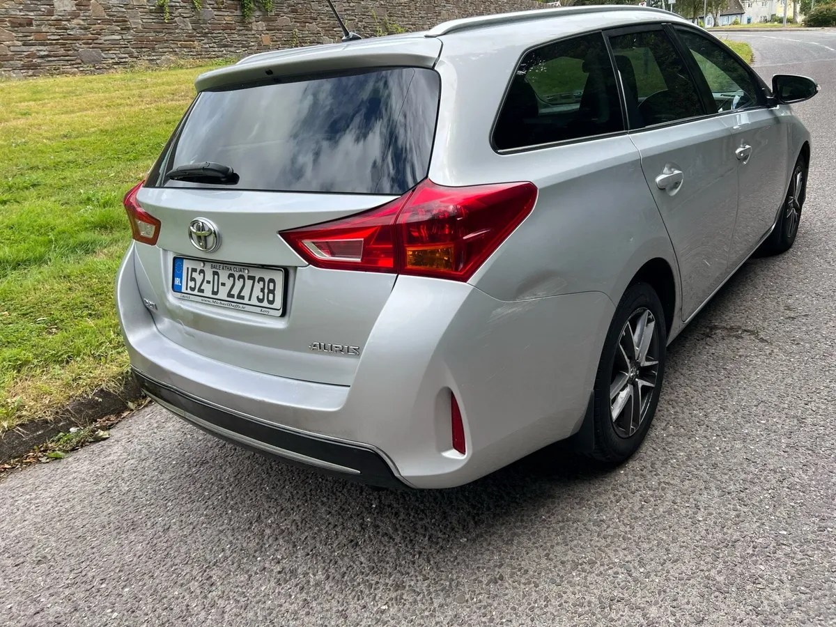 Toyota Auris 1.4 diesel SOL Estate - Image 3