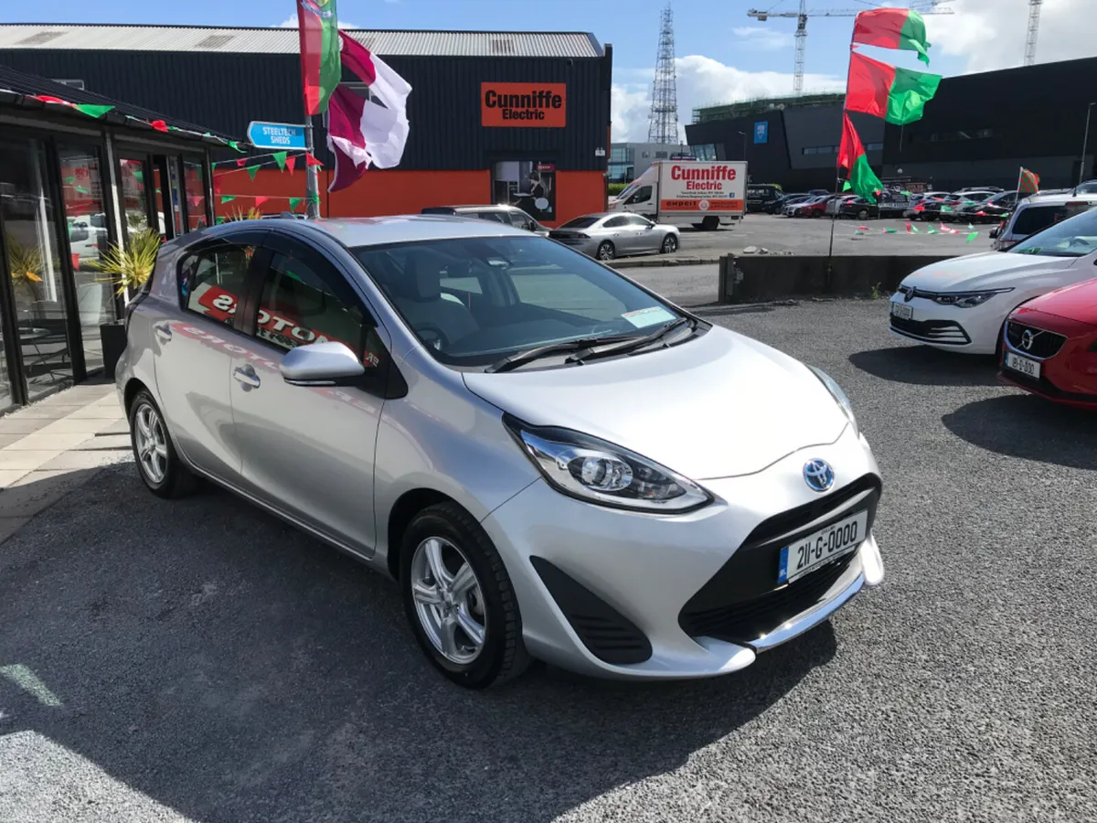 2021 Toyota Aqua Hybrid - Image 3