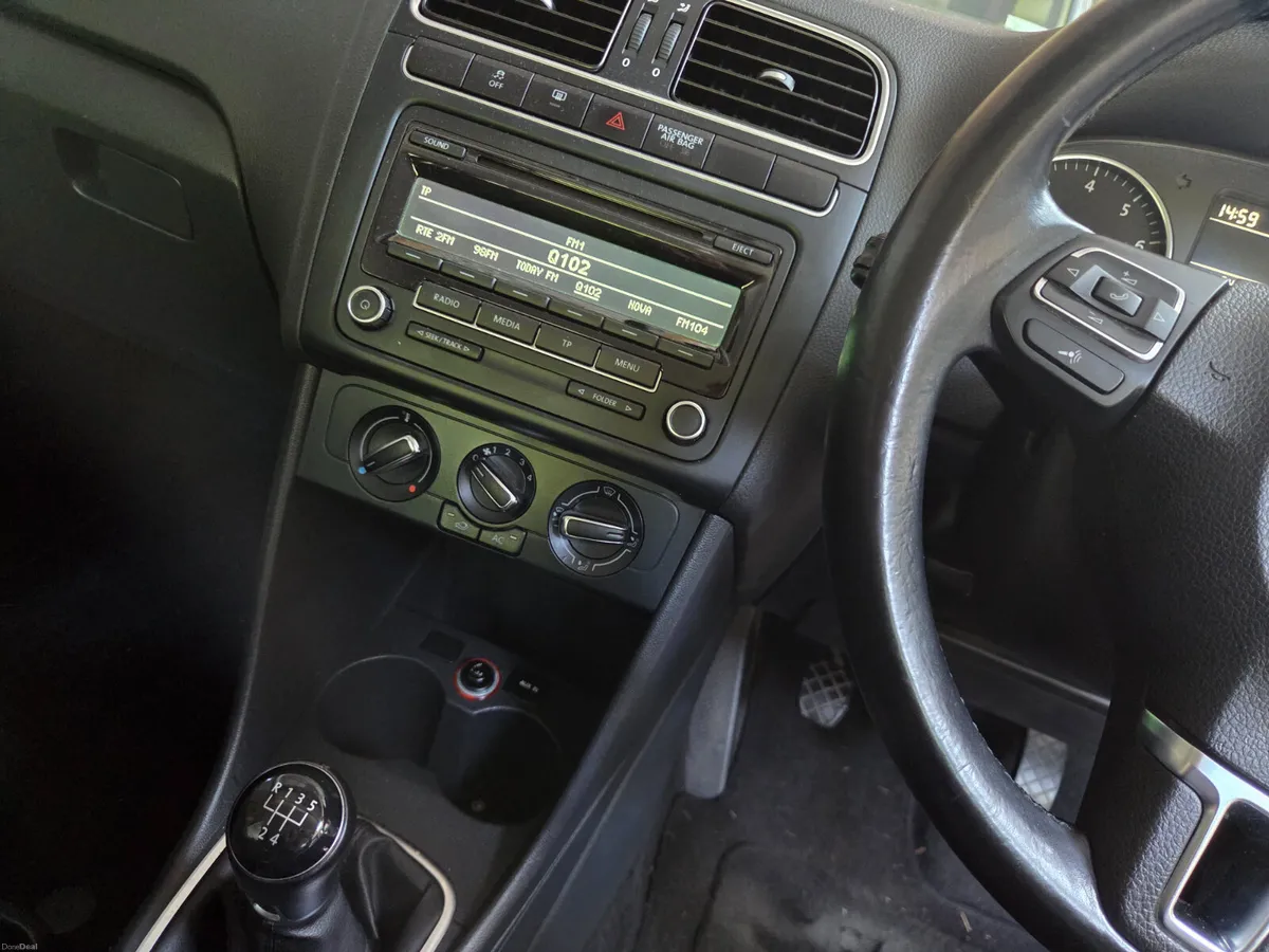 Volkswagen Polo 2013 1.2 Petrol Manual **62k KM ** - Image 3