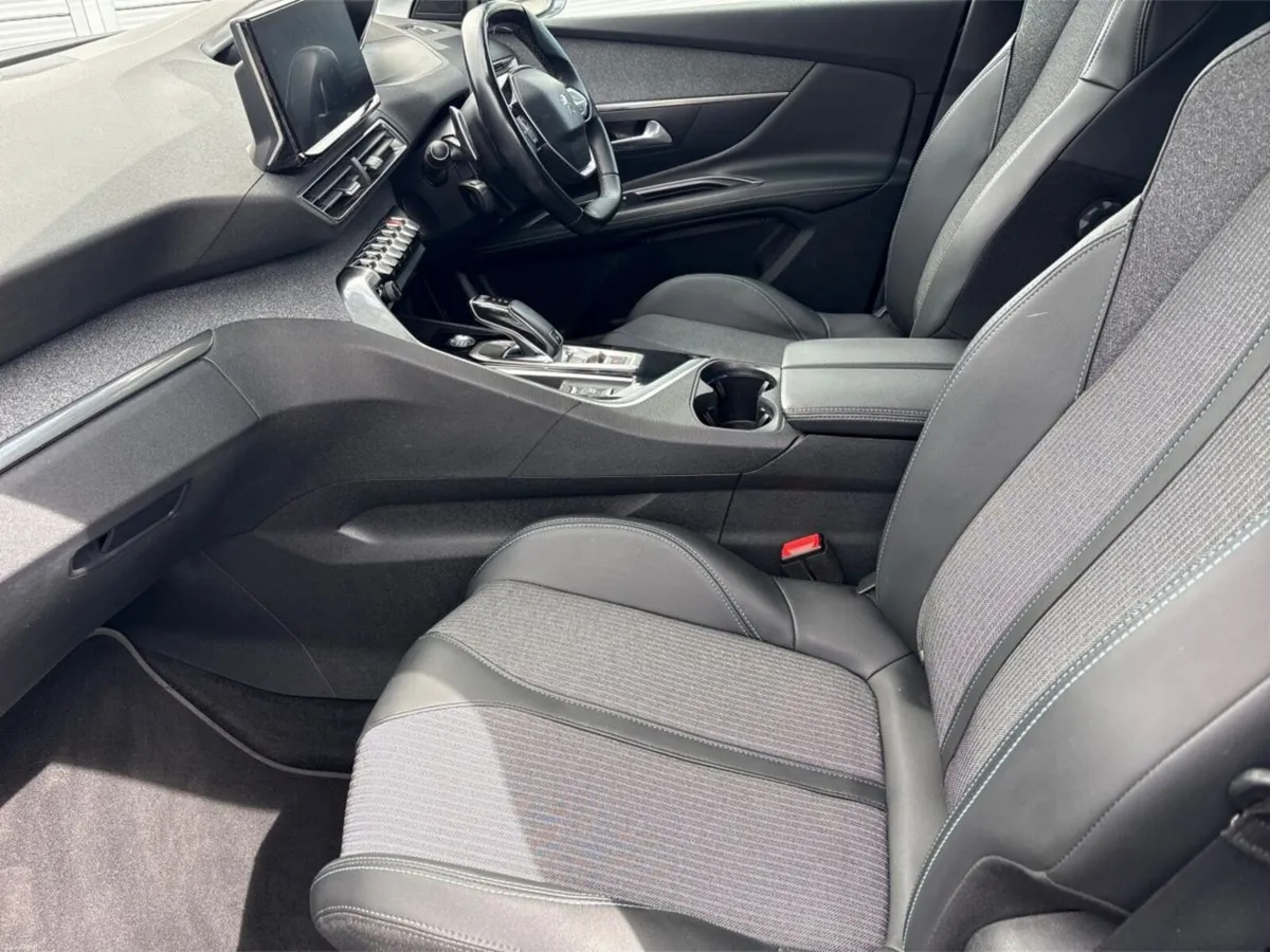 Peugeot 3008 1.5 BlueHDi 130bhp Allure Auto - Image 4