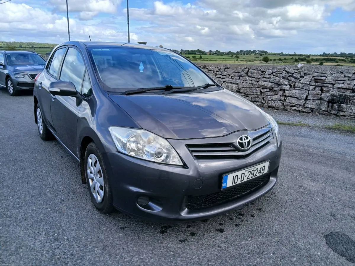 2010 Toyota Auris - Image 1