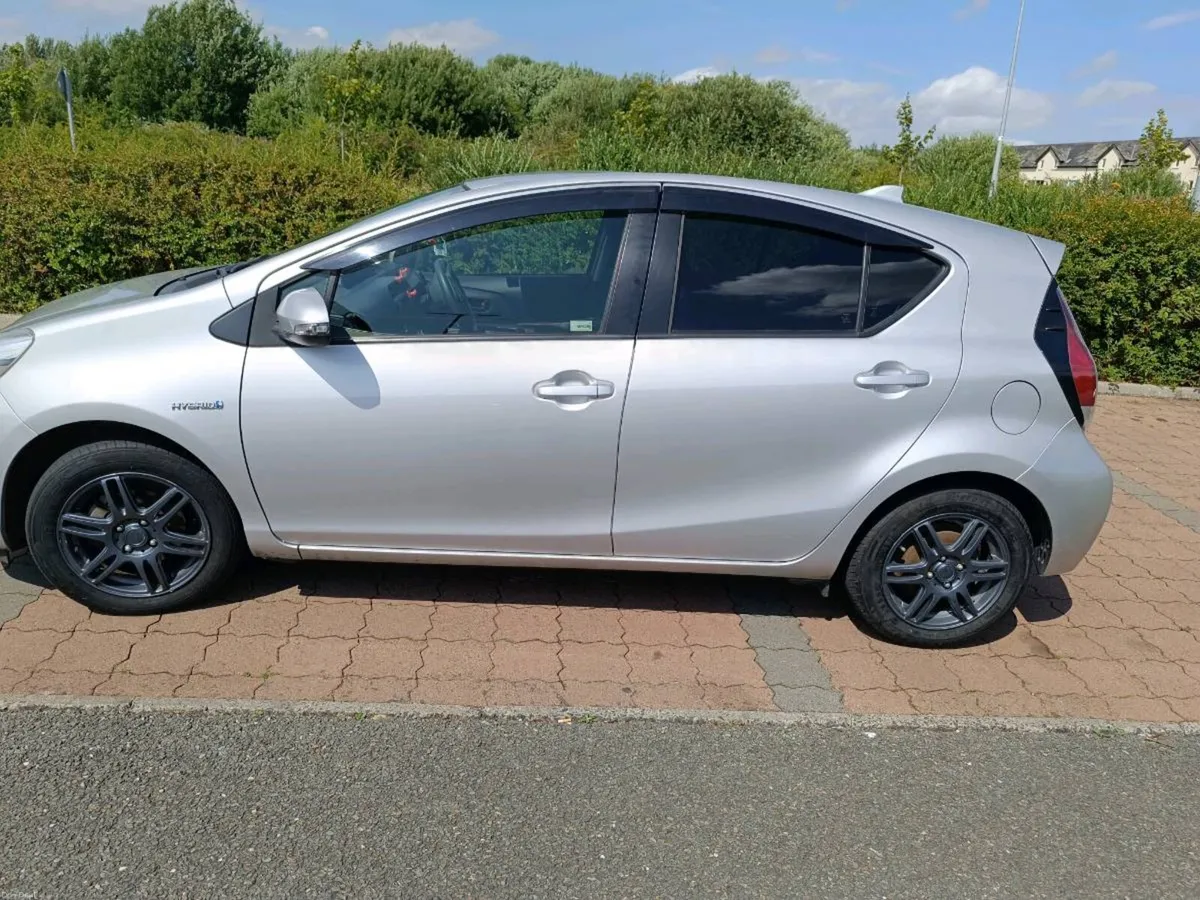 Toyota Aqua 2015 - Image 3