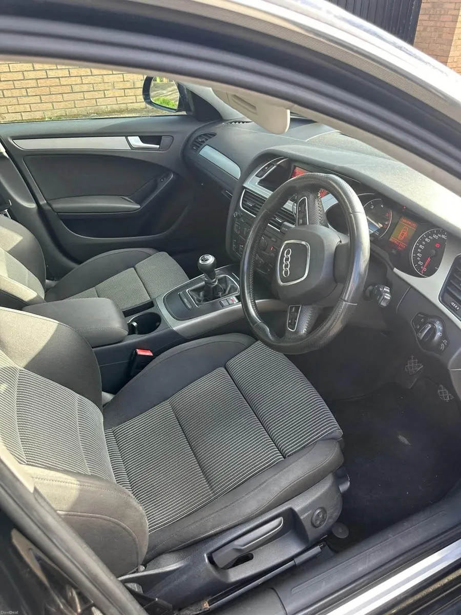 Audi A4 2.0 tdi 2008 - Image 5