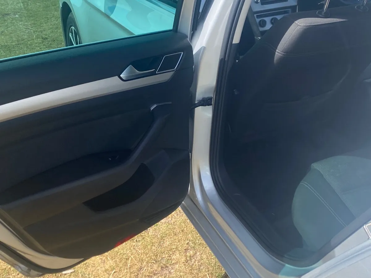 Volkswagen Passat 2015 - Image 4
