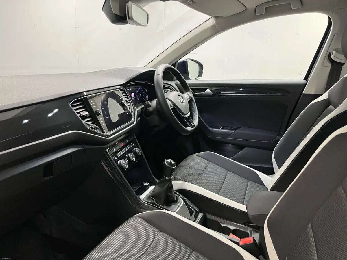 Volkswagen T-Roc Sport 1.5 TSI 150BHP - Reversing - Image 6