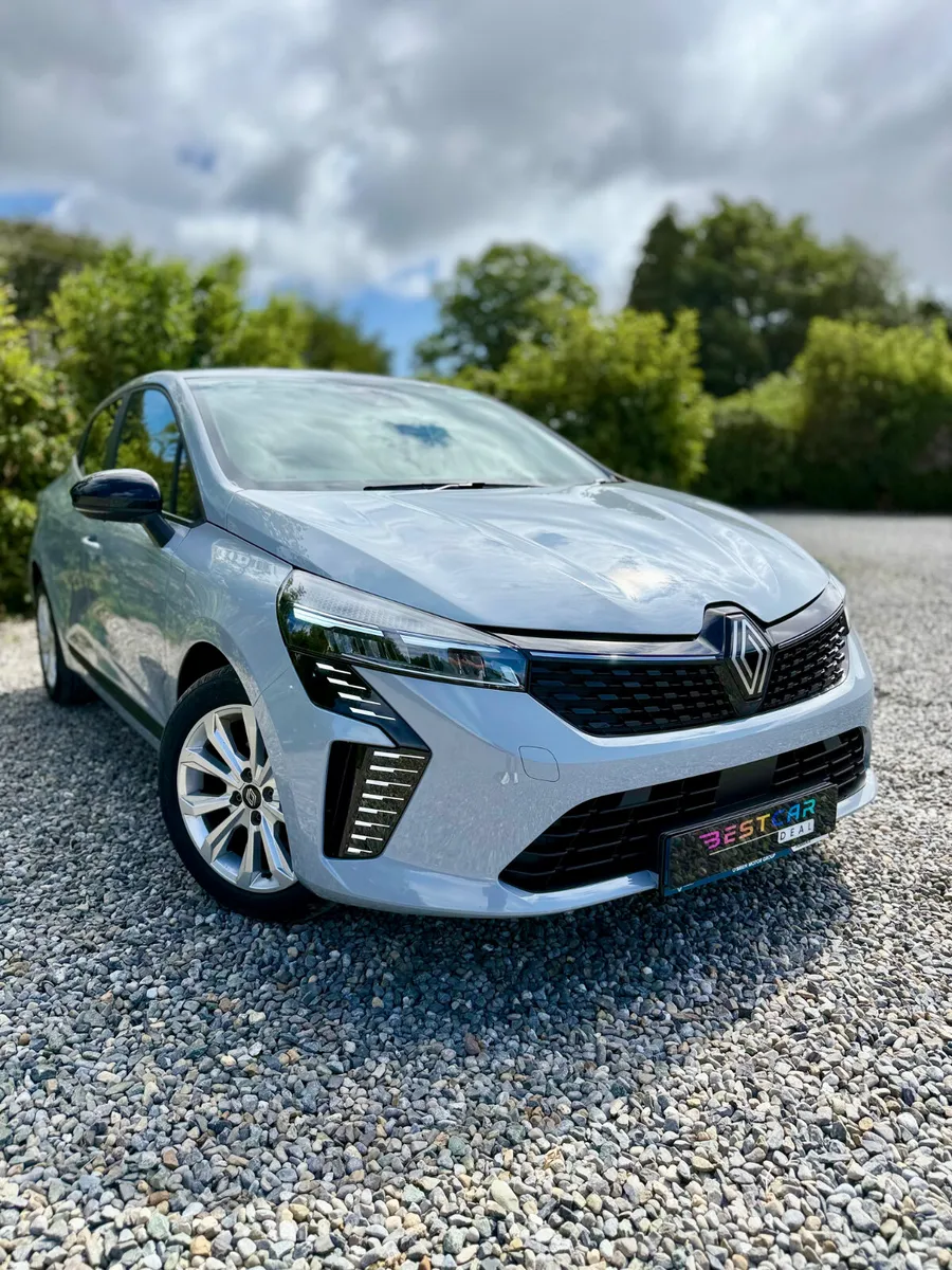 2024 Renault Clio Evolution TCe 90 Manual - Image 1