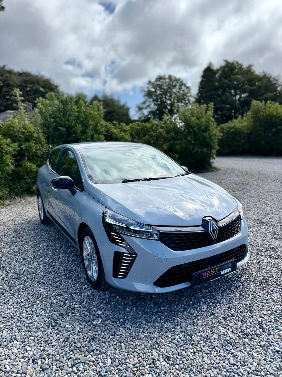 2024 Renault Clio Evolution TCe 90 Manual - Image 2