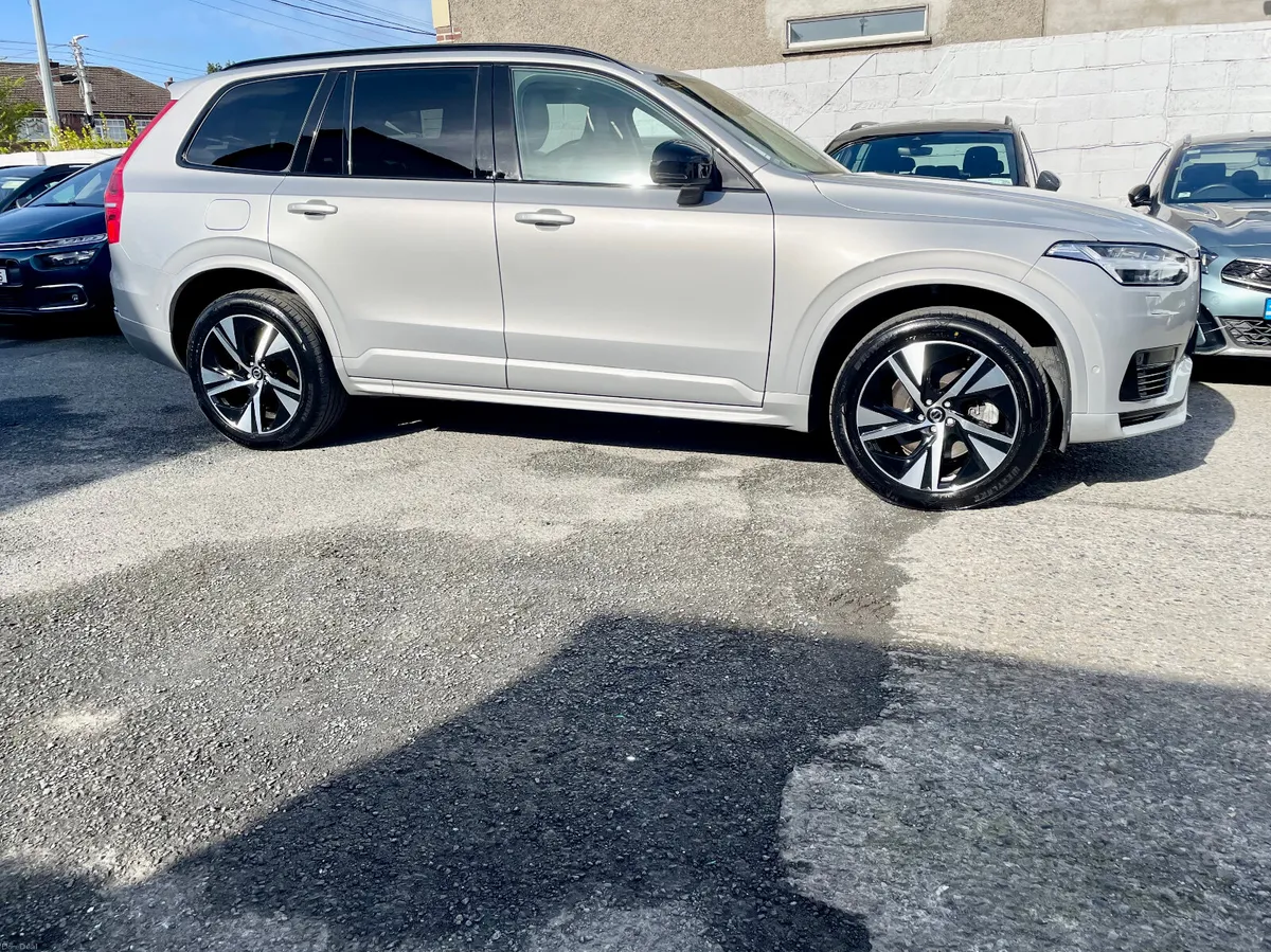 Volvo XC90 T8 Recharge PHEV Plus Dark AWD Auto2023 - Image 2