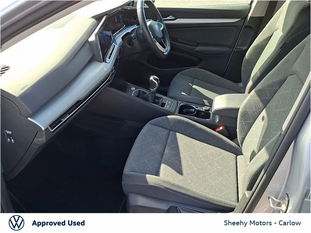 Volkswagen Golf 2.0 TDI 115HP Life - Image 4