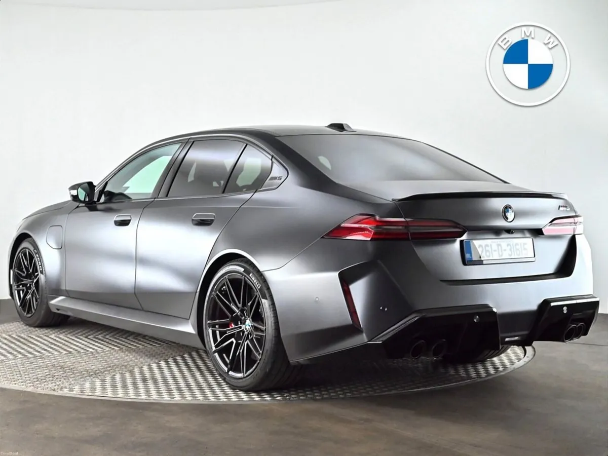 BMW M5 Saloon - Image 2