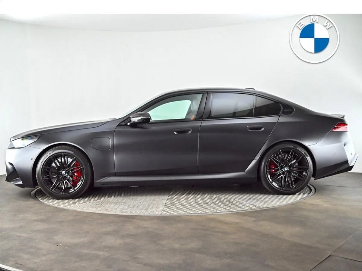 BMW M5 Saloon - Image 3