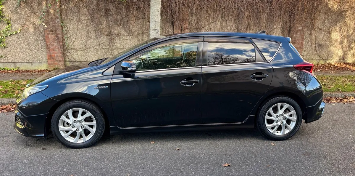 2016 Toyota Auris Hybrid - Image 6