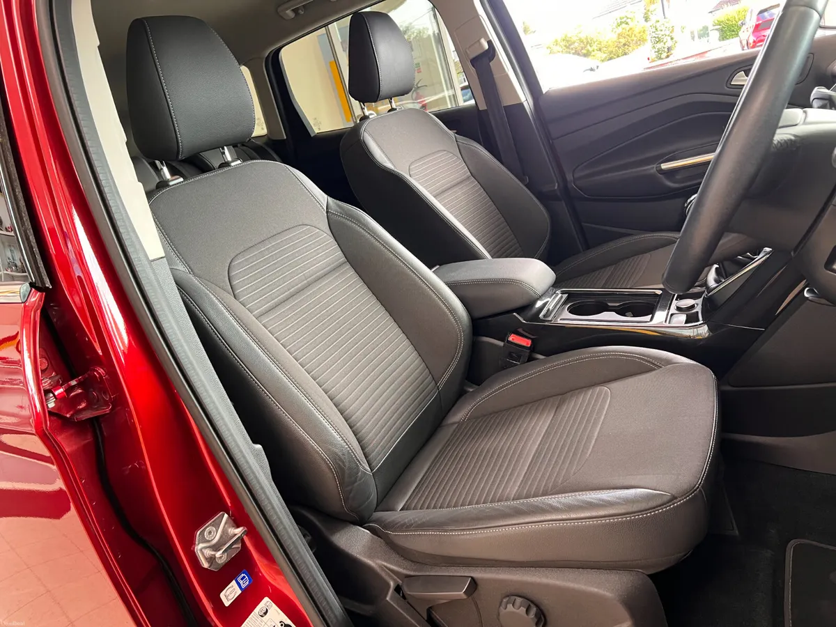 High Spec Perfect Condition TITANIUM Manual Diesel - Image 4