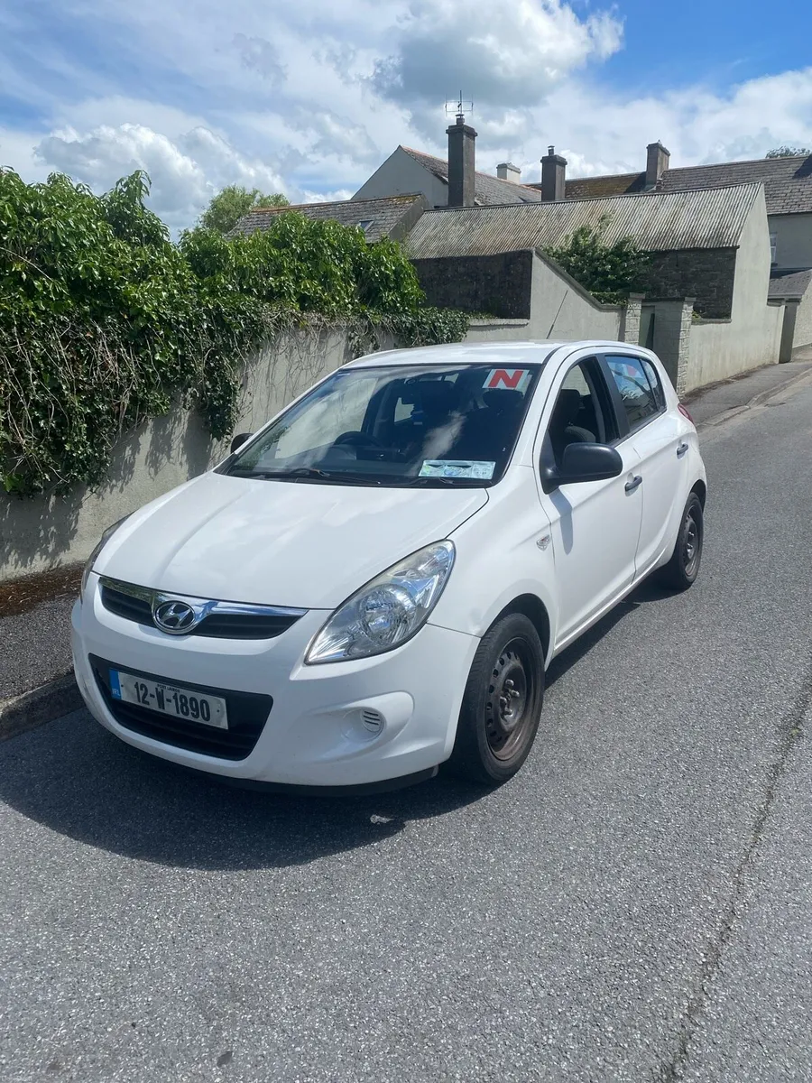 White Hyundai I20 - Image 1