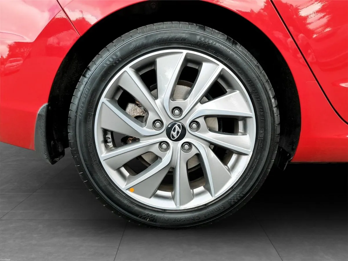Hyundai i30 FastBack Saloon 1.0 Turbo Petrol 120 B - Image 3