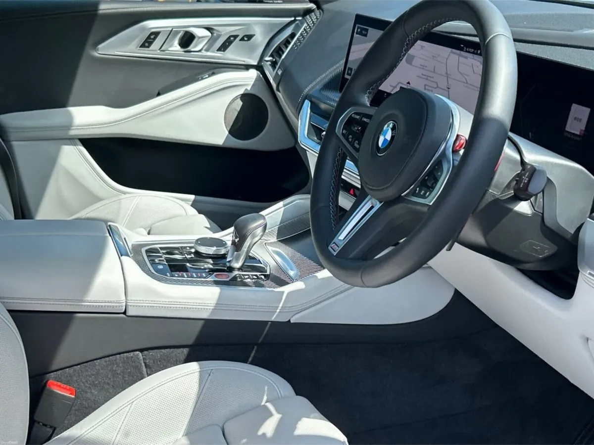 BMW XM 50e - Image 6