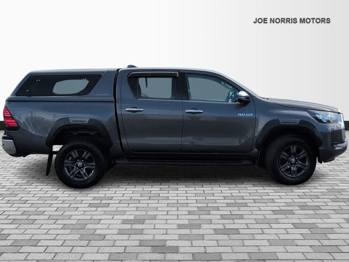 Toyota Hilux 2.8 SR5 DOUBLE CAB *Plus Vat - Image 4