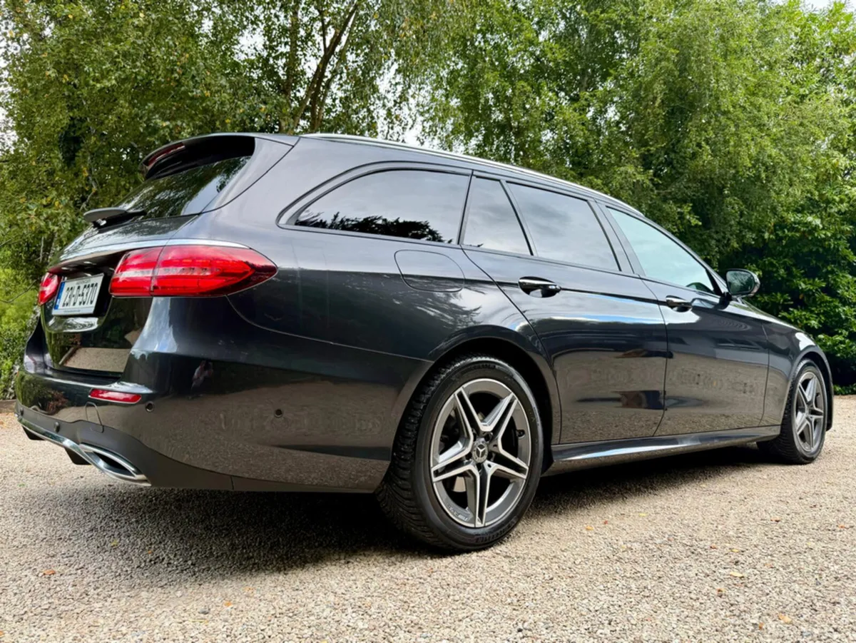 Mercedes-Benz E-Class E 220 D ESTATE AMG PREMIUM * - Image 5