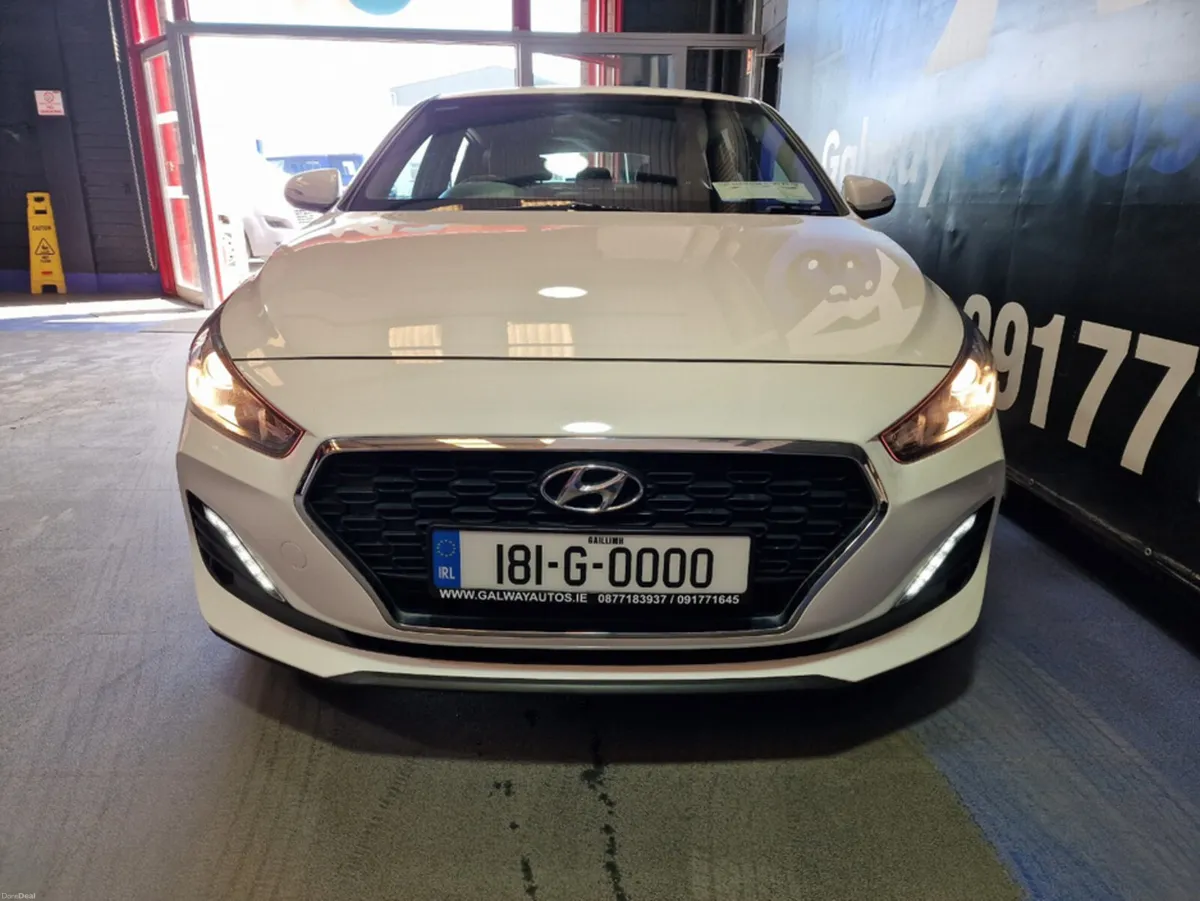 Hyundai i30 1.4 FASTBACK **LOW MILAGE, SAT NAV, RE - Image 3