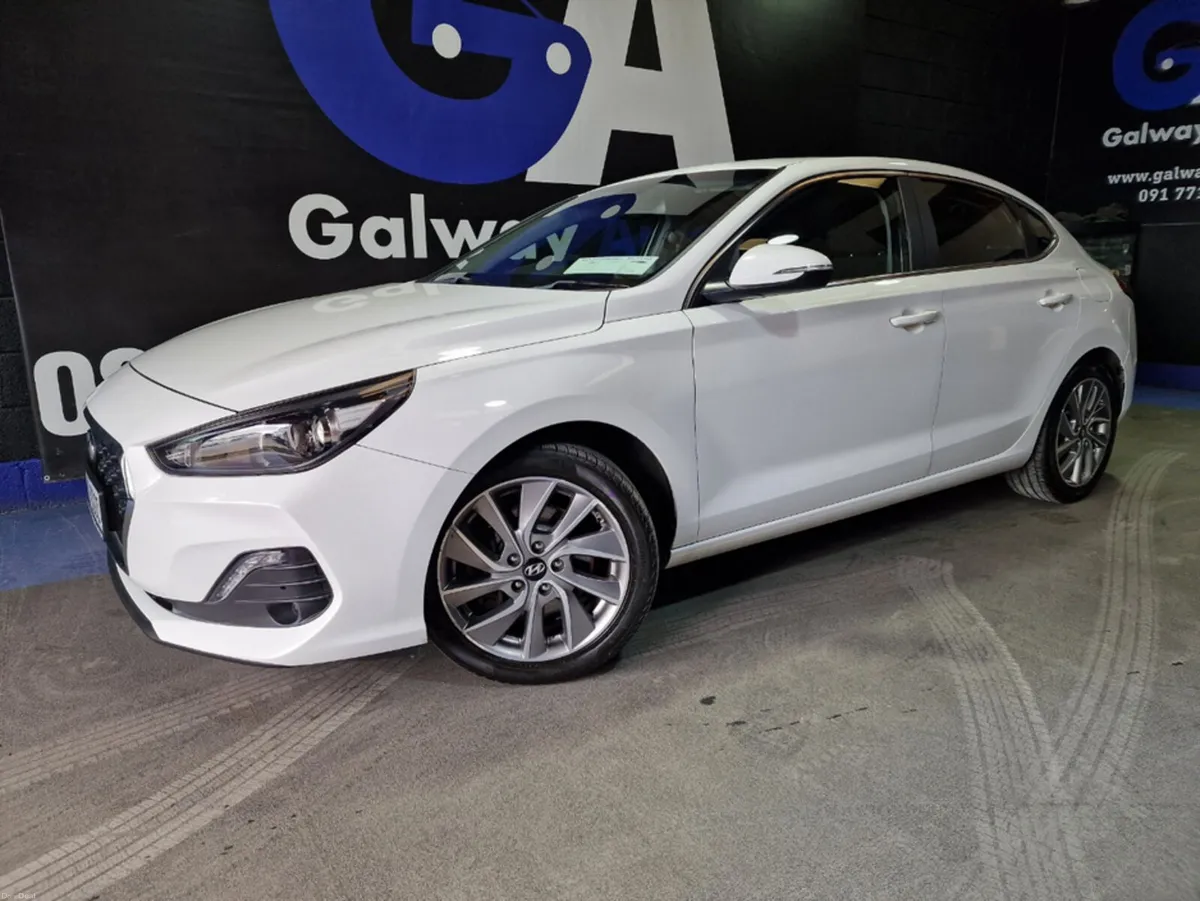 Hyundai i30 1.4 FASTBACK **LOW MILAGE, SAT NAV, RE - Image 4
