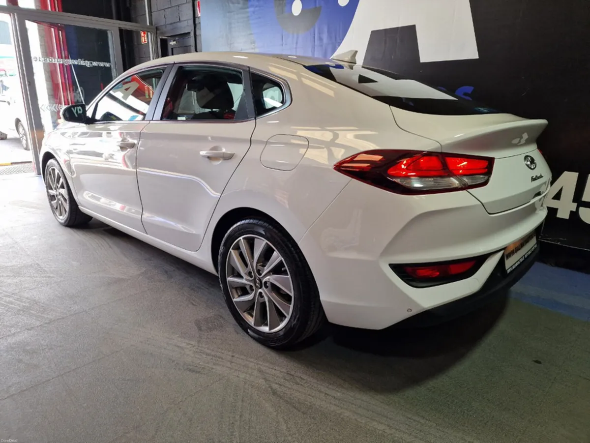 Hyundai i30 1.4 FASTBACK **LOW MILAGE, SAT NAV, RE - Image 6