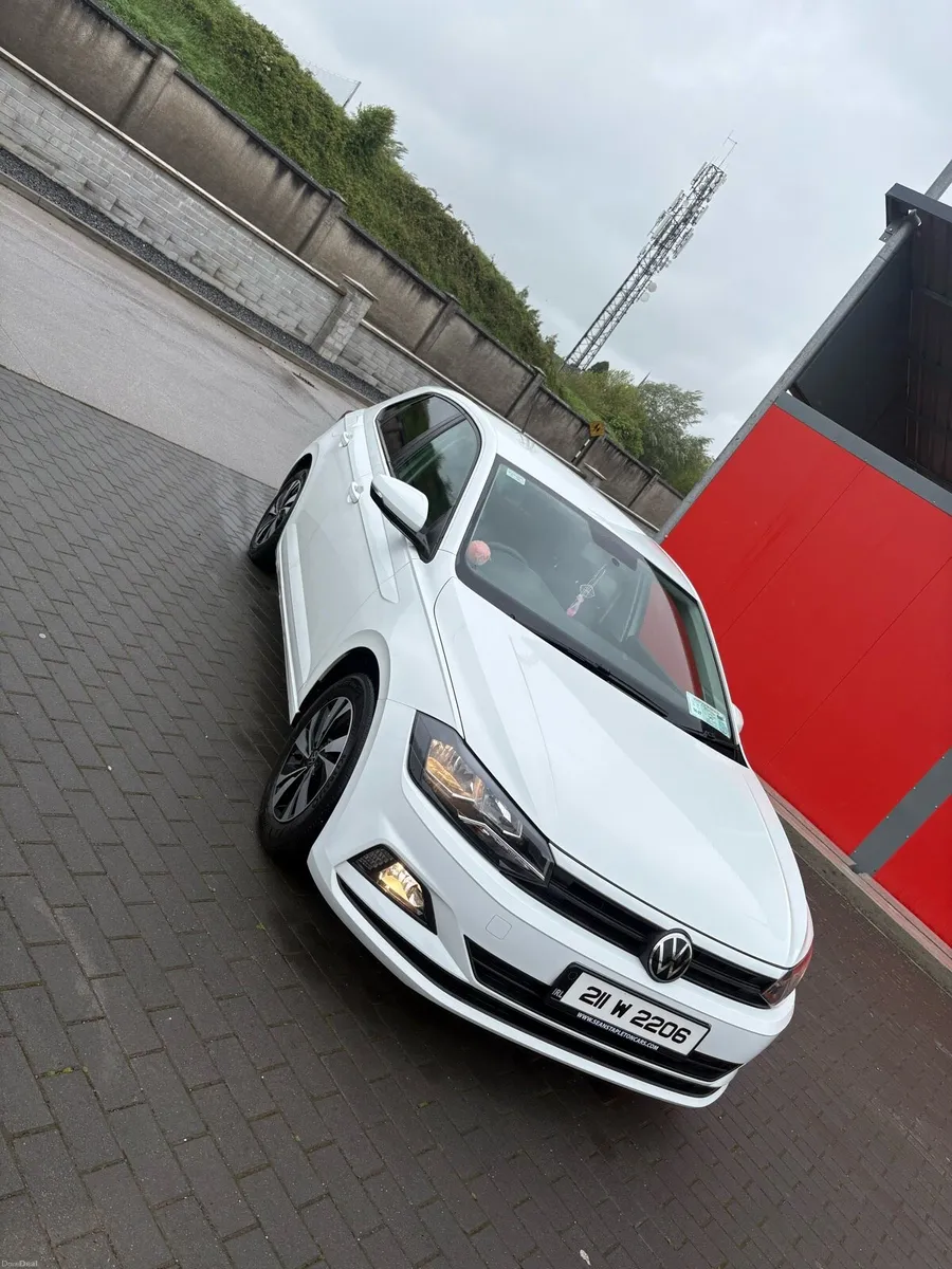 Volkswagen White polo - Image 2