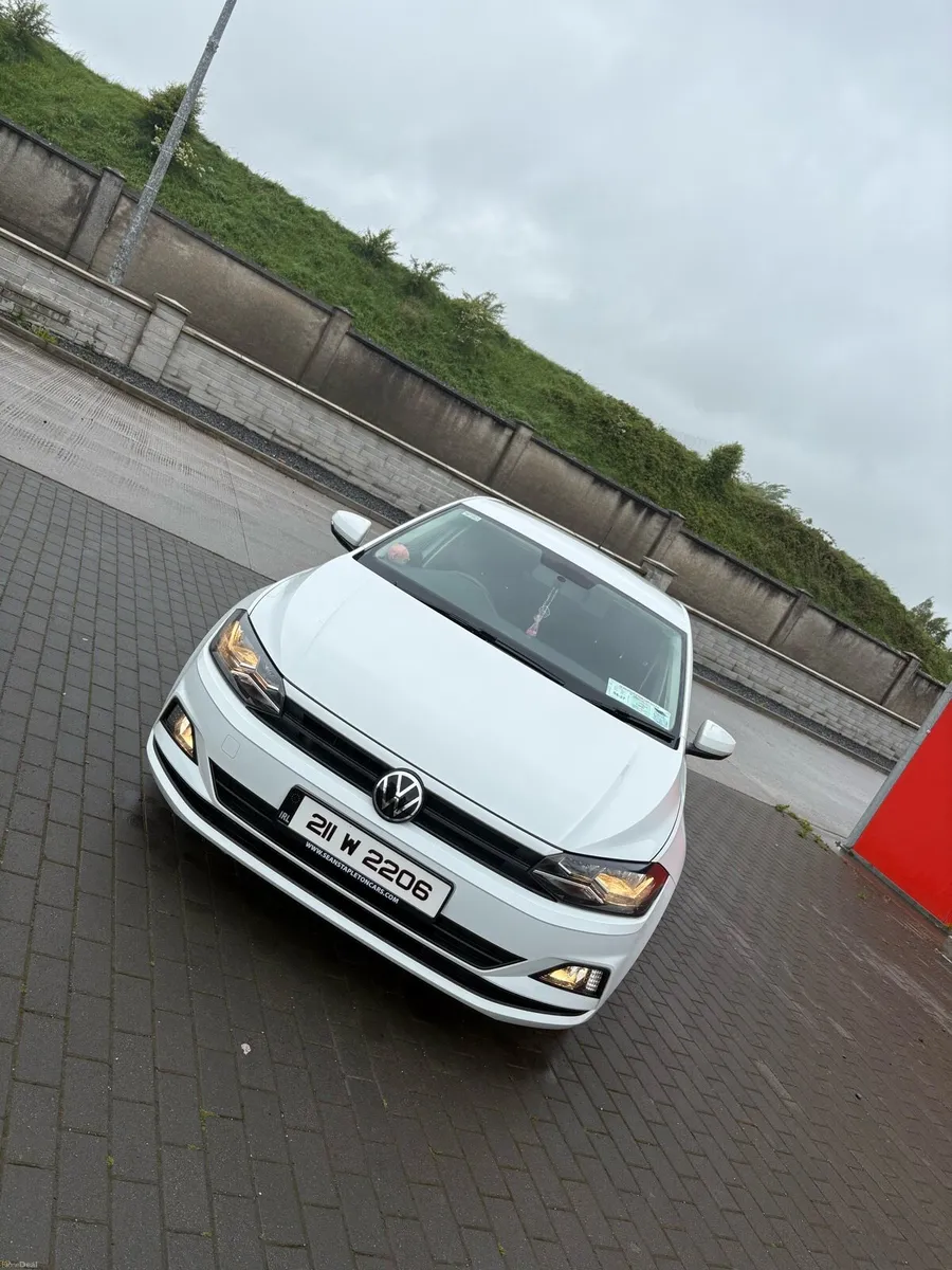 Volkswagen White polo - Image 4