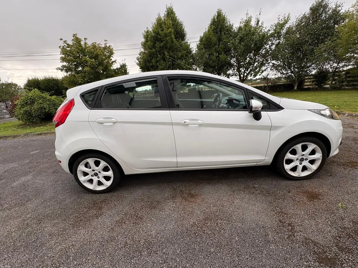 Ford Fiesta 2011 - Image 1