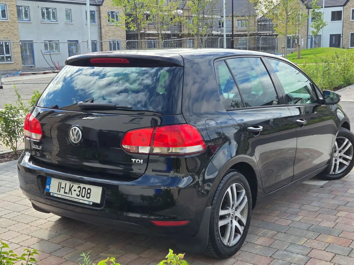 Volkswagen Golf 2011 - Image 2