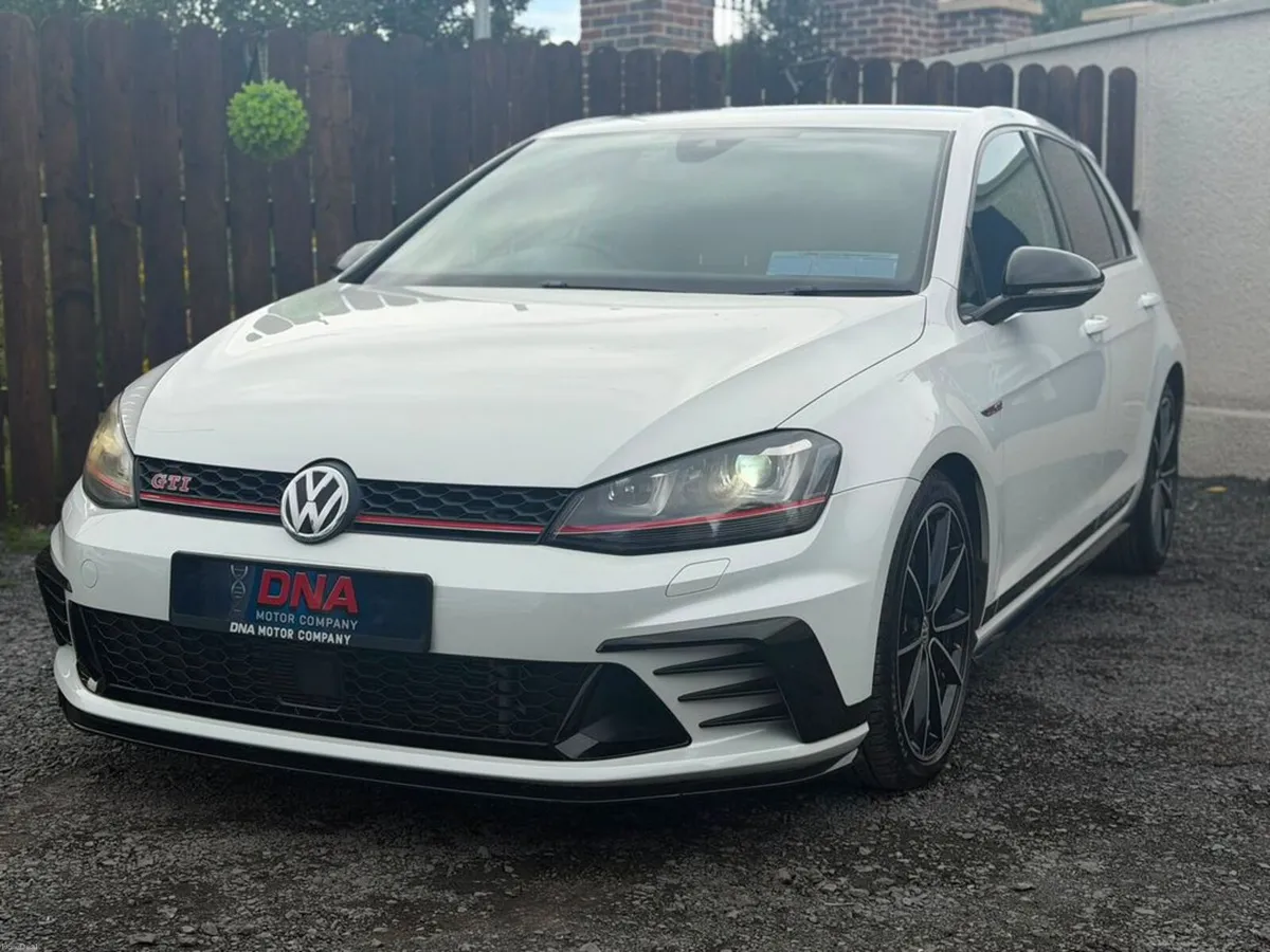 Volkswagen Golf GTI CLUBSPORT - 52KMS - Image 3