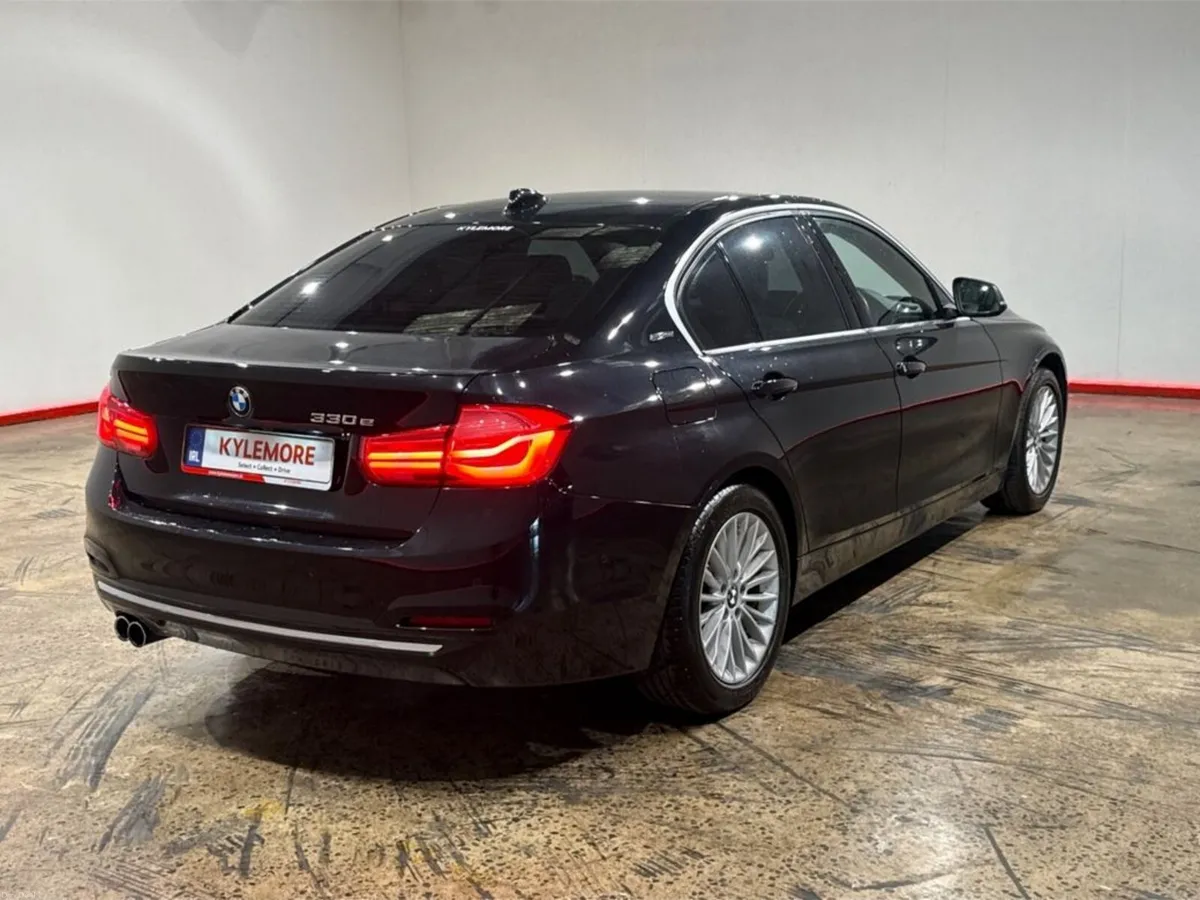 BMW 3-Series 330e 2.0 HYBRID - MULTI FUNCTION STEE - Image 3